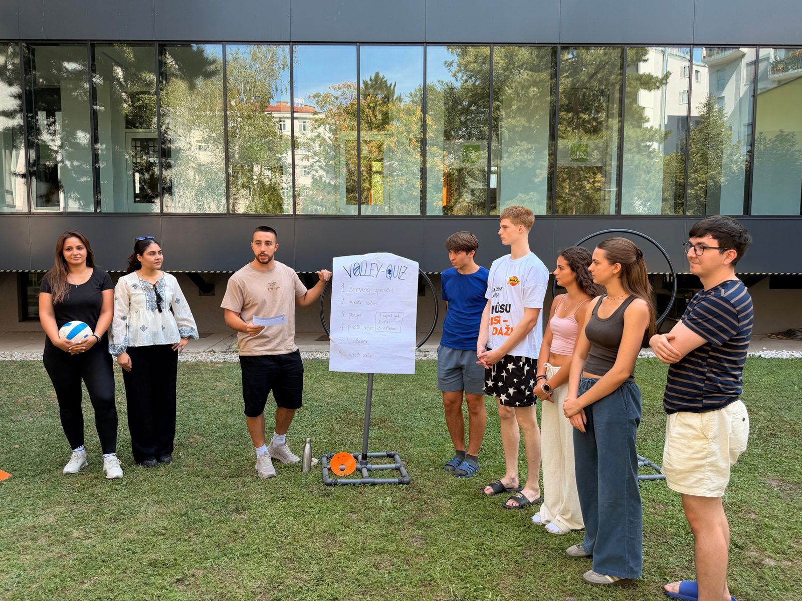 Eine Team-Challenge im Freien mit Flipchart